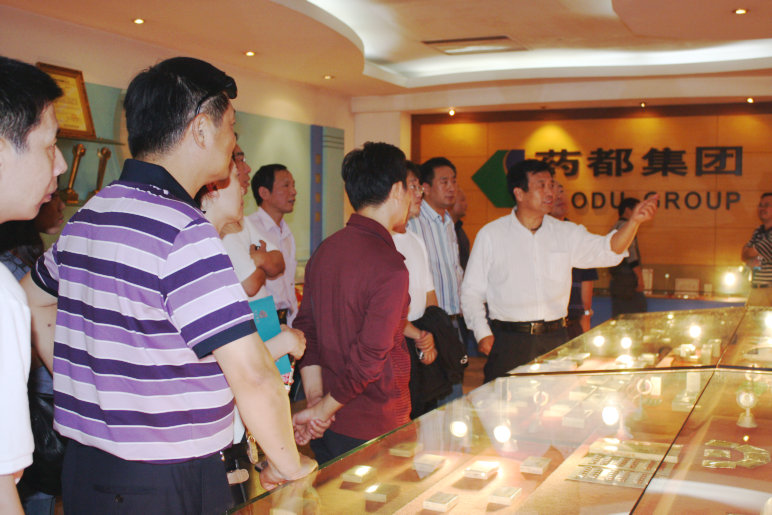 全國11個省藥監局稽查局（處）長蒞臨我公司參觀