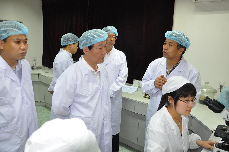 河北省科學技術廳黨組副書記、副廳長連小勇來藥都制藥集團調研